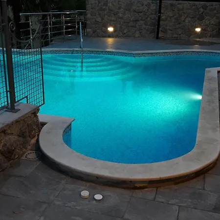 Atta Apartment *